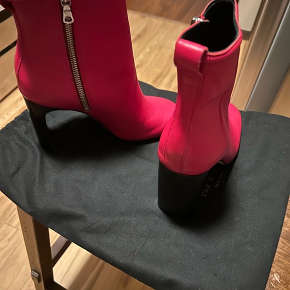 Gorgeous red rag n bone ankle boots with zipper on side - Picture 4 of 15